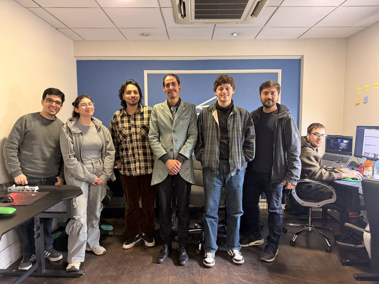 Grupo de participantes en las instalaciones de Minverso durante la pasantía del INA